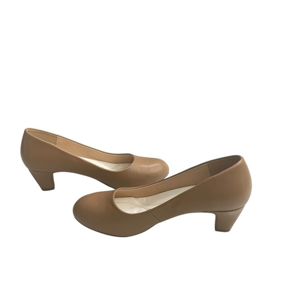 JC Tan Kitten Heels size 10. Office, Business Casual, Career. - Picture 7 of 13